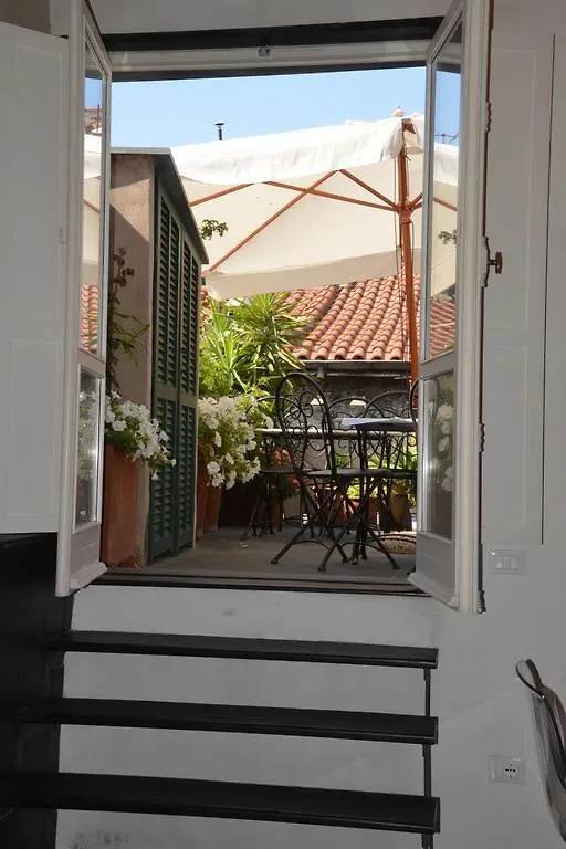 La Terrazza Di Vico Olivi B&B Βεντιμίλια Bed and Breakfast